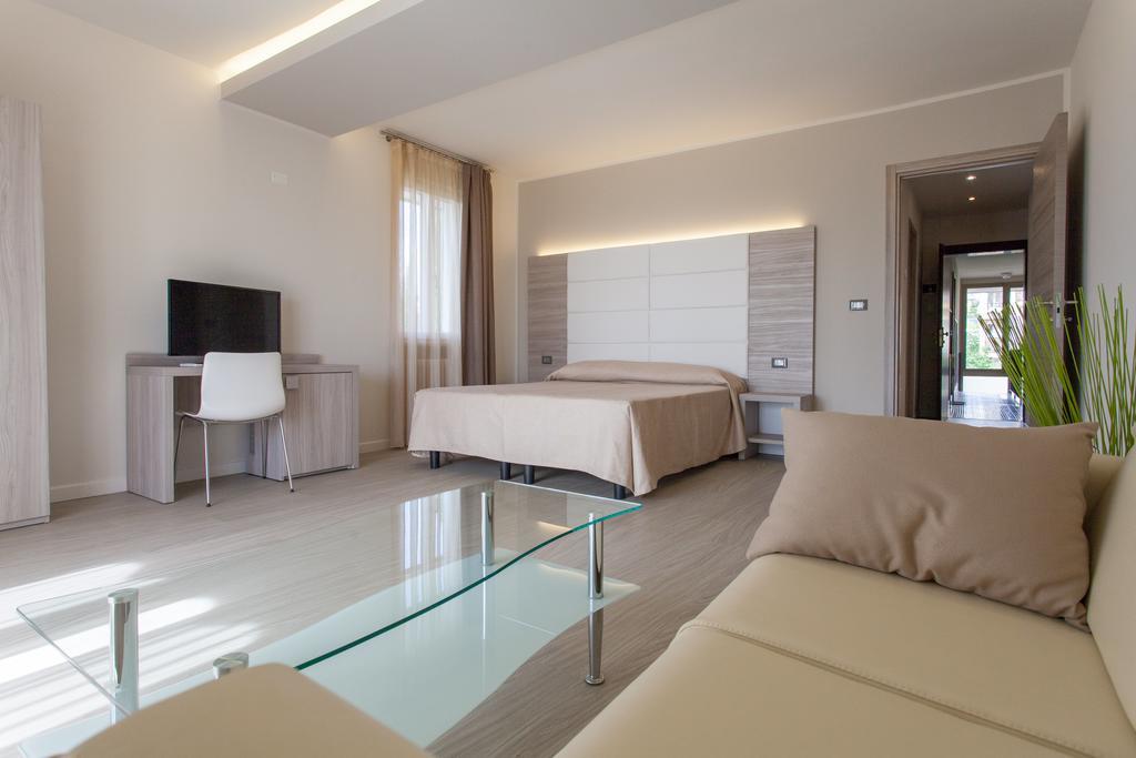 Hotel Gardenia & Villa Charme Adults Friendly 4Star Service Бардолино Екстериор снимка