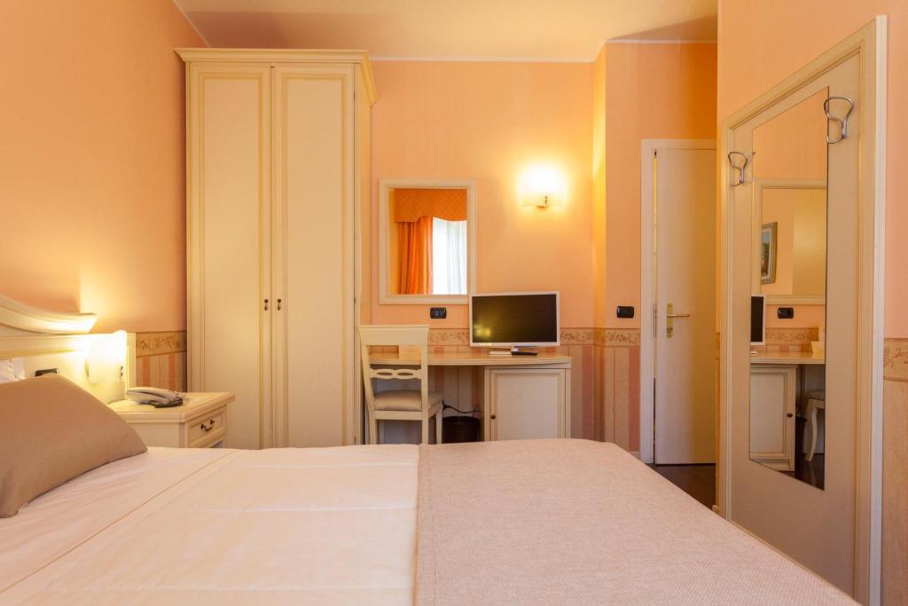 Hotel Gardenia & Villa Charme Adults Friendly 4Star Service Бардолино Стая снимка