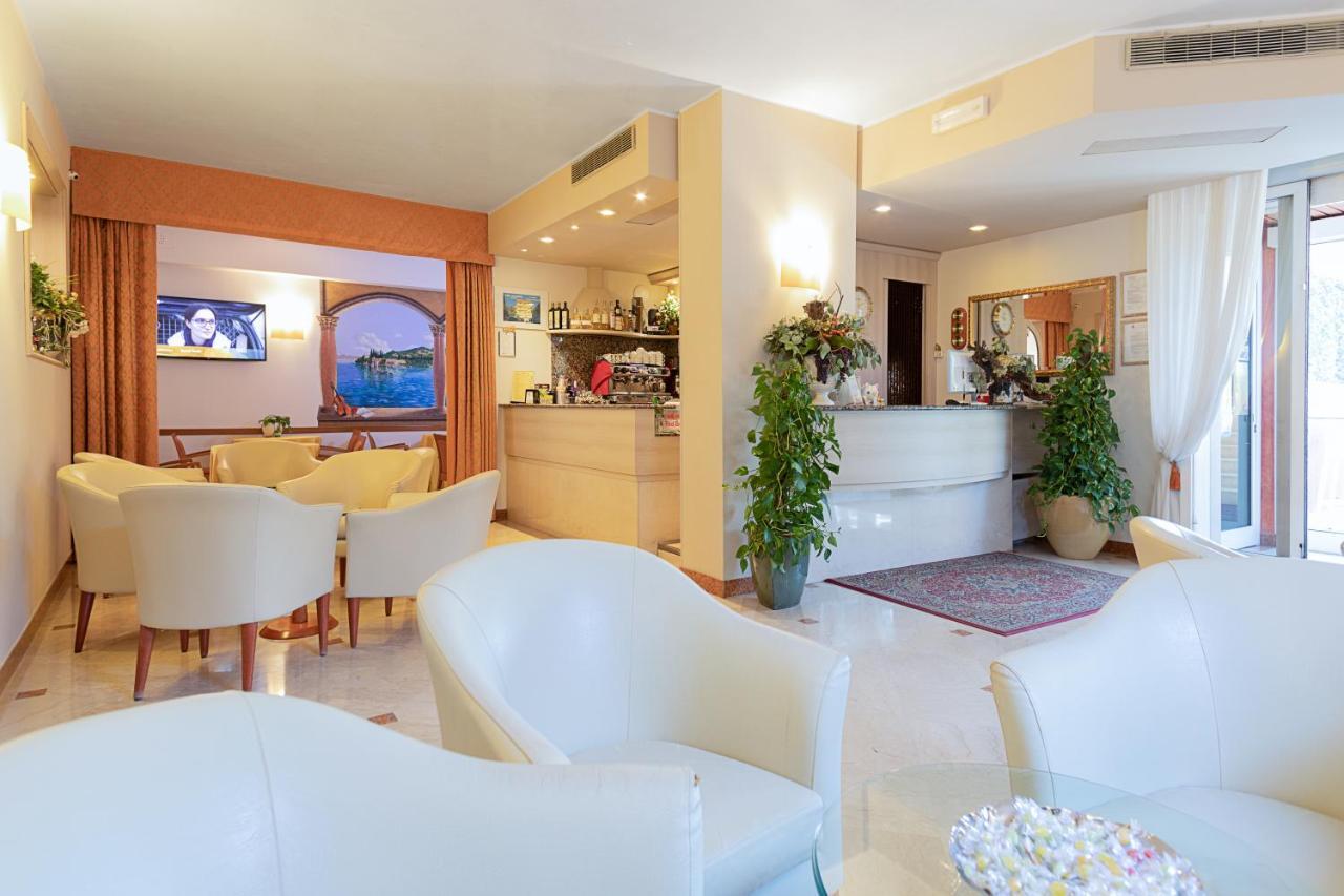 Hotel Gardenia & Villa Charme Adults Friendly 4Star Service Бардолино Екстериор снимка